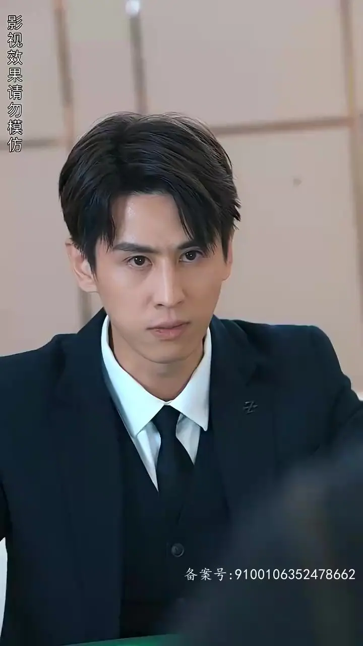 《顶级高手之千王之王》：揭秘赌坛风云，看小人物如何逆袭成王！